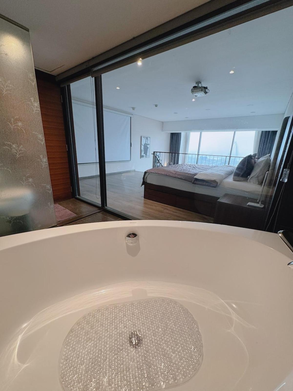 Luxury Duplex-bridge View-walk To Lotte Mall Hà Nội