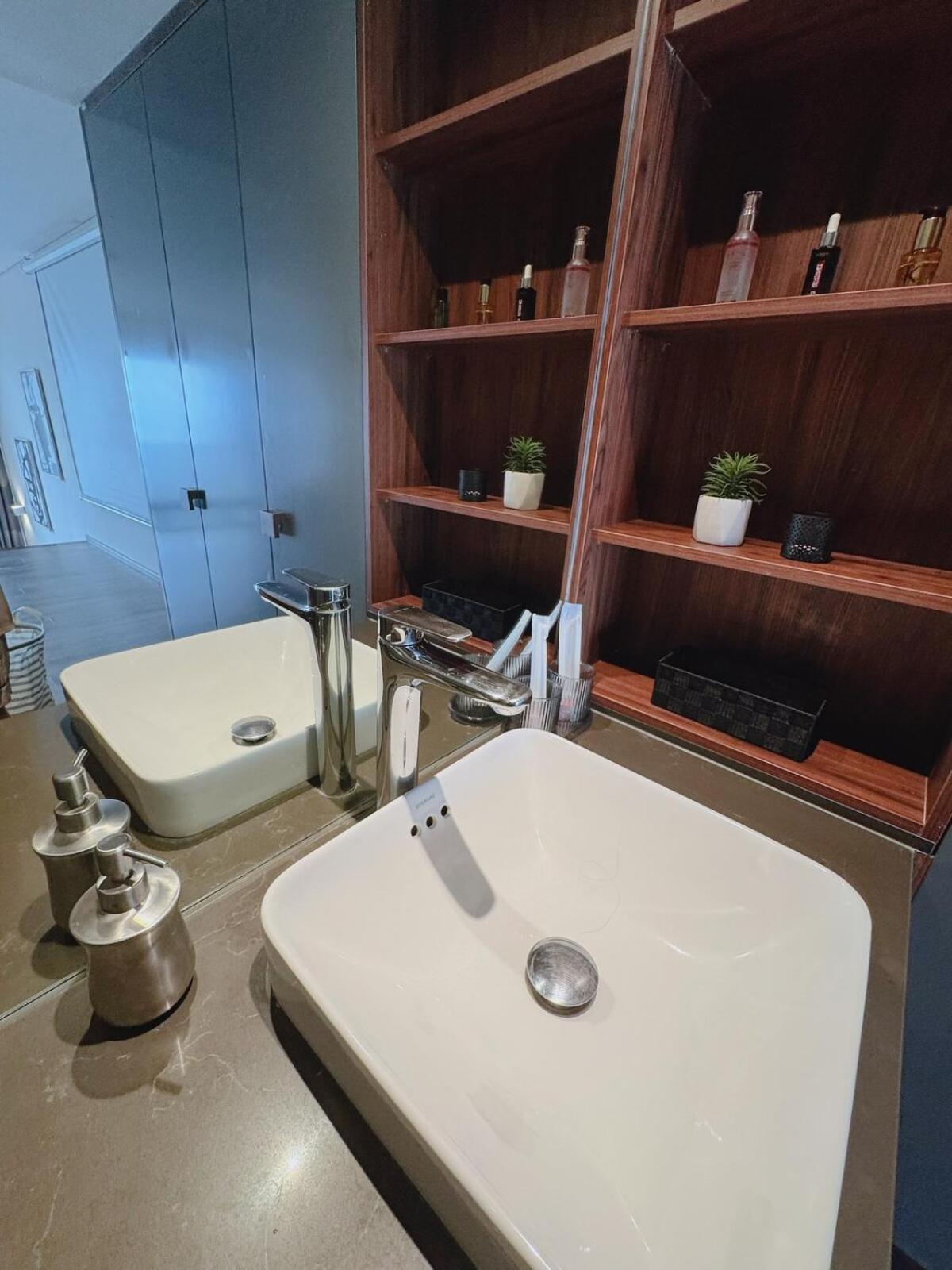 Luxury Duplex-bridge View-walk To Lotte Mall *